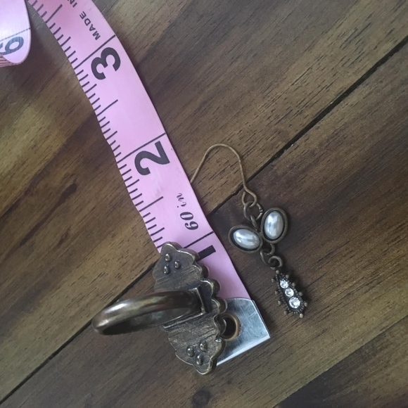 Vintage-Style Earrings & Matching Ring - Picture 4 of 5